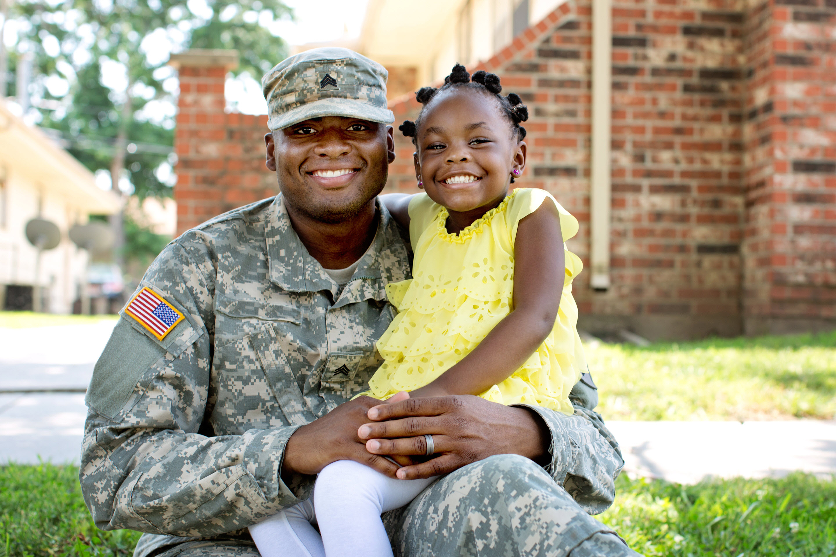 A picture of military father and his daughter